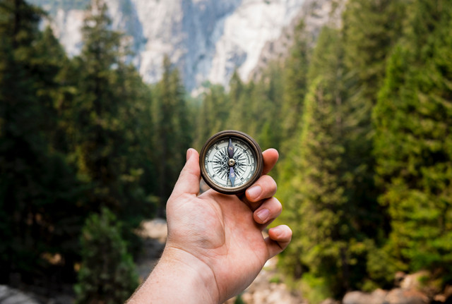 helpcompass.jpg