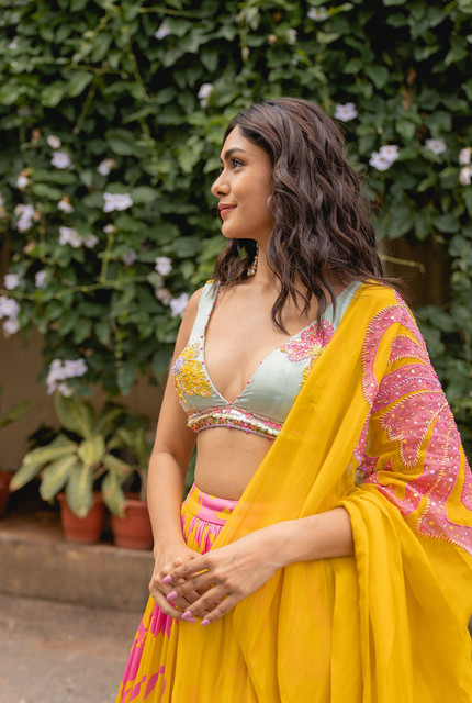 Mrunal-Thakur-10