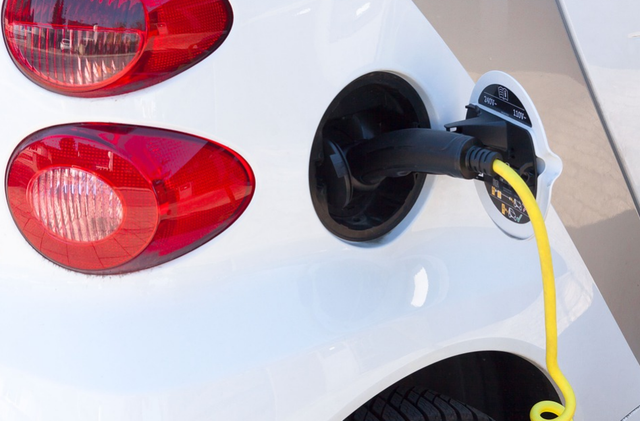 Land-Rover-charging-station