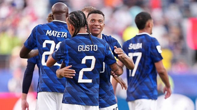 Pháp lập kỷ lục ghi ít nhất 3 bàn trong 5 trận World Cup