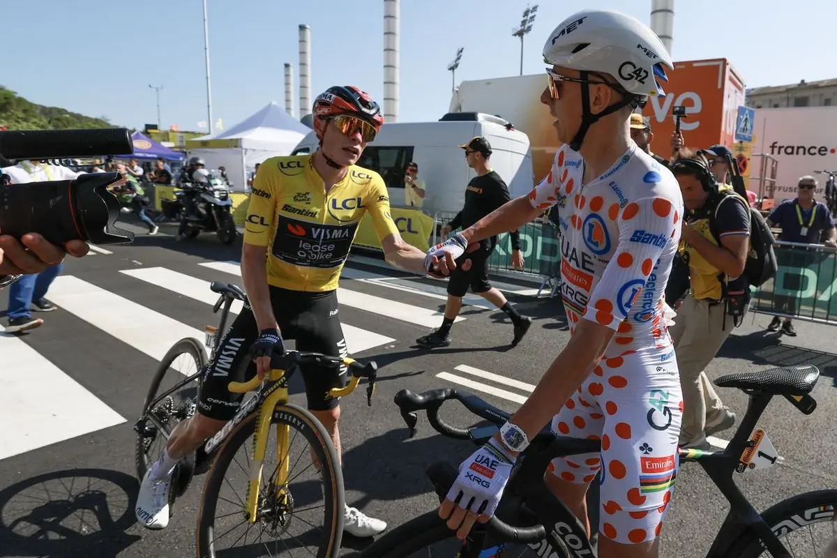Vingegaard Clings to Yellow Jersey in Barcelona Sprint