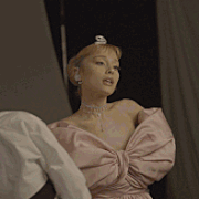 ariana giant bow