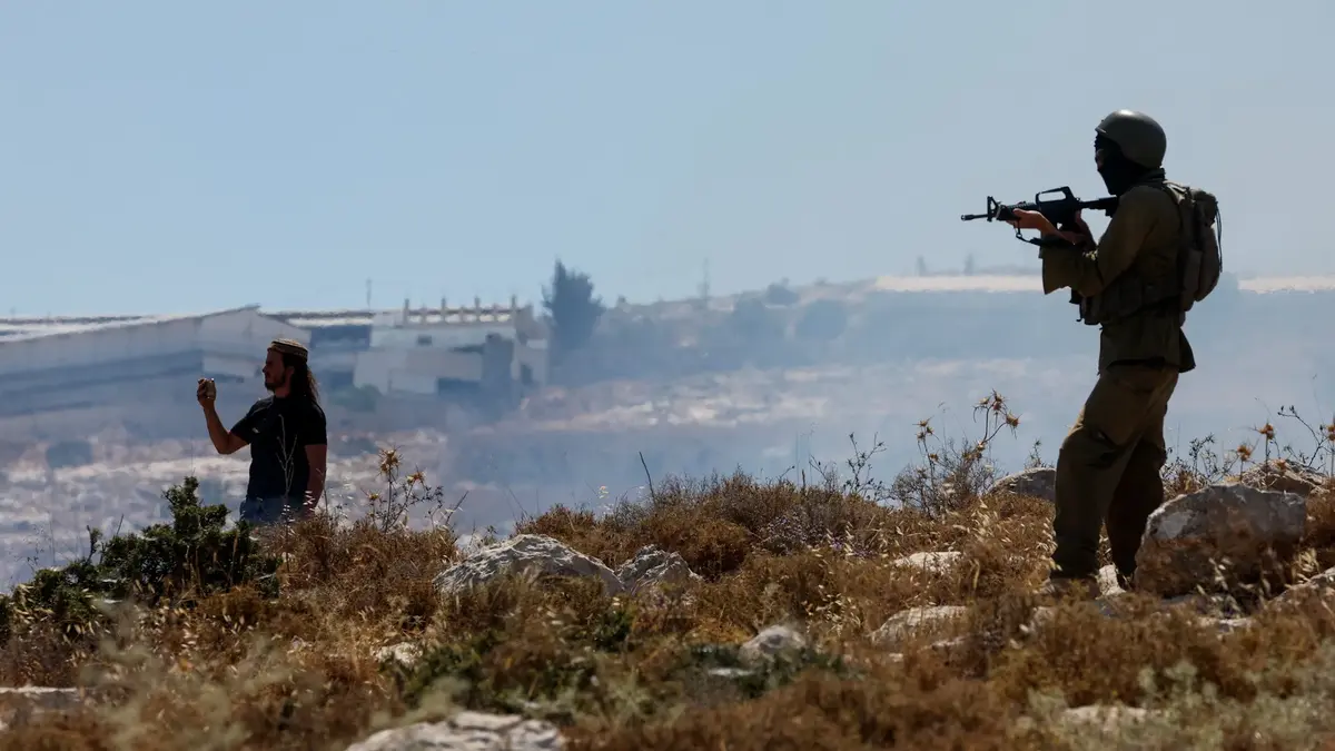 Israeli Forces Accused of Shielding Settlers During Palestinian Attacks