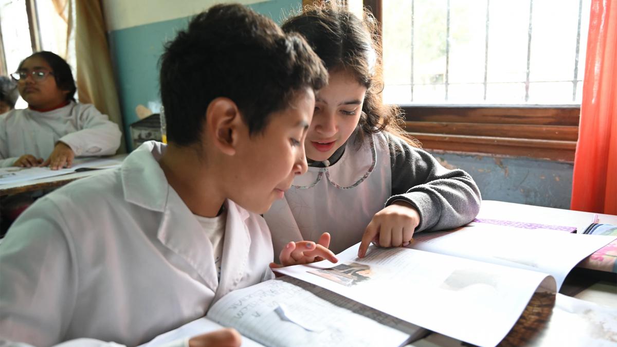 El Gobierno aumenta a  mil la ayuda escolar: se benefician más de 7 millones de chicos