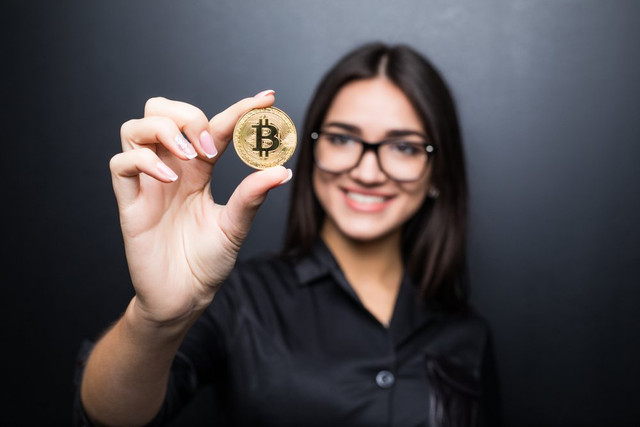 Woman-bitcoin