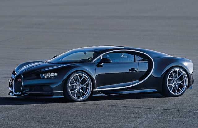 Суперкар Bugatti Chiron, пришедший на смену модели Veyron, выпускается мелкосерийно с 2016 года. Автомобиль планируется выпустить ограниченным тиражом 500 экземпляров.

Bugatti Chiron оснащается шестнадцатицилиндровым мотором объемом восемь литров с четырьмя турбокомпрессорами, его мощность составляет 1500 л. с. В паре с двигателем работает семиступенчатая роботизированная коробка передач, привод — постоянный полный.

Для разгона до сотни «Широну», согласно паспортным данным, требуется всего 2,5 секунды. Для достижения максимальной скорости — 420 км/ч — нужно отдельным ключом включить специальный скоростной режим, в котором до минимума уменьшается клиренс машины и приводится в «боевое» положение заднее антикрыло. В обычном режиме автомобиль позволяет разогнаться до 380 км/ч.В России у марки есть официальный дилер, автомобиль предлагается по индивидуальным заказам. Цена модели Bugatti Chiron — от 2,5 миллионов евро (примерно 175 миллионов рублей по текущему курсу) с учётом таможенных пошлин. При этом автомобиль пока не сертифицирован в России, поэтому желающим купить машину придётся регистрировать её в другой стране и оформлять временный ввоз в Россию или оформлять покупку через дилера в другой стране и ввозить автомобиль через таможню с установкой системы ЭРА-ГЛОНАСС.
Среди конкурентов «Бугатти Широна» окажутся такие модели, как, например, Lamborghini Centenario или Koenigsegg Regera.