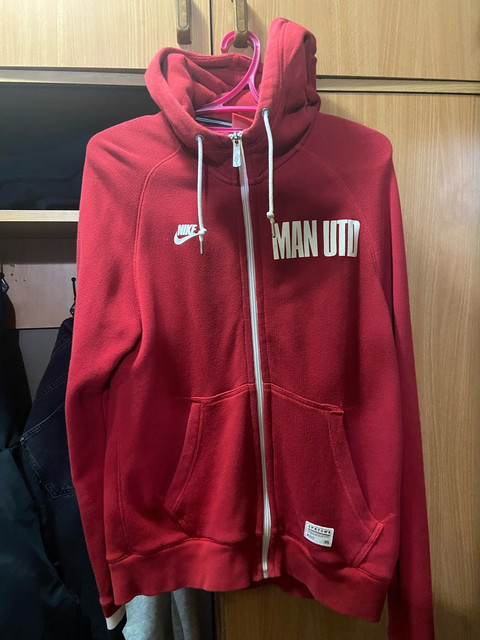 man-utd-14-jacket-hood
