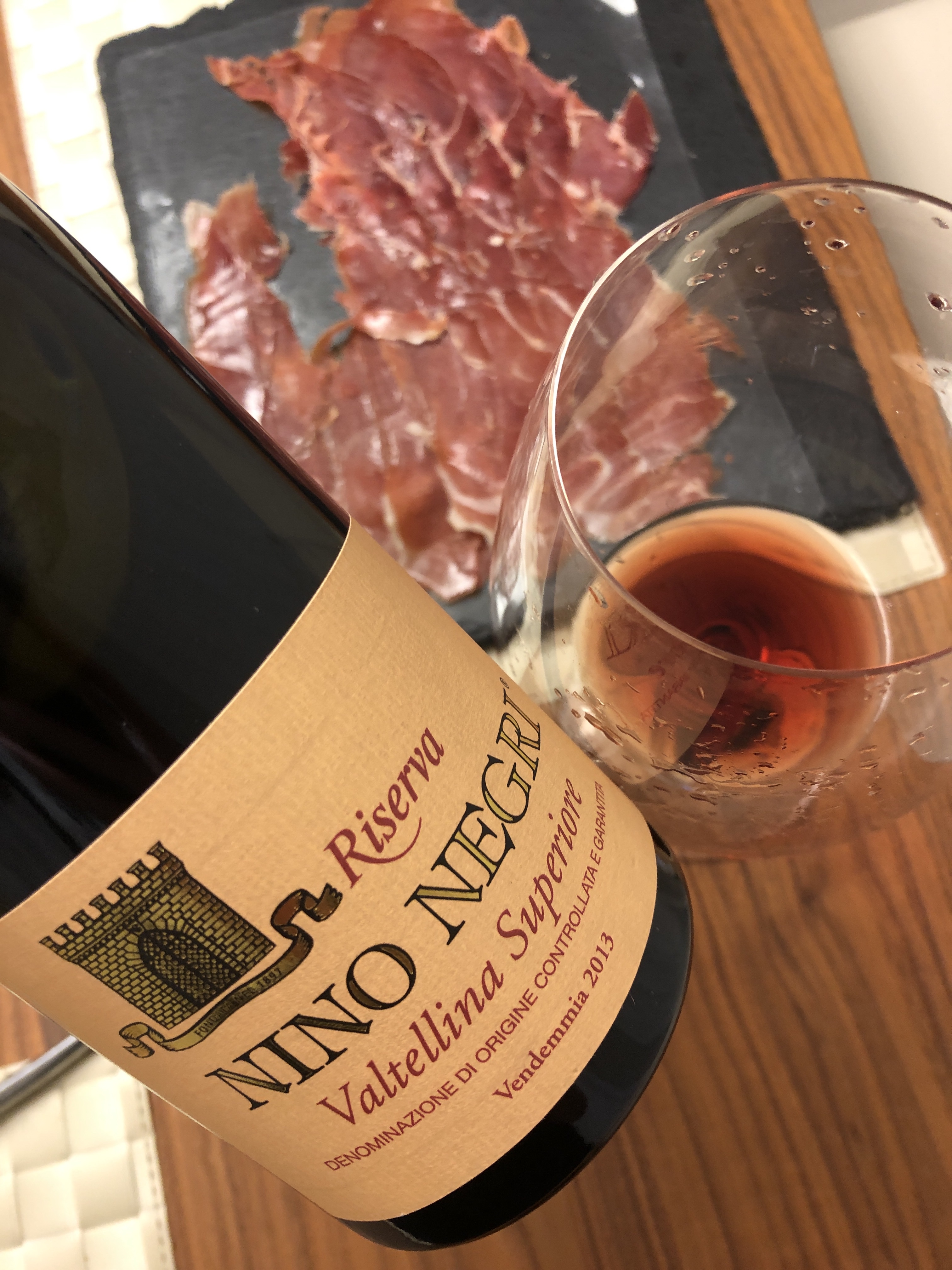 красное вино. каберне совиньон вино. самое вкусное вино в мире. чилийское вино казильеро дьябло. хорошее вино.