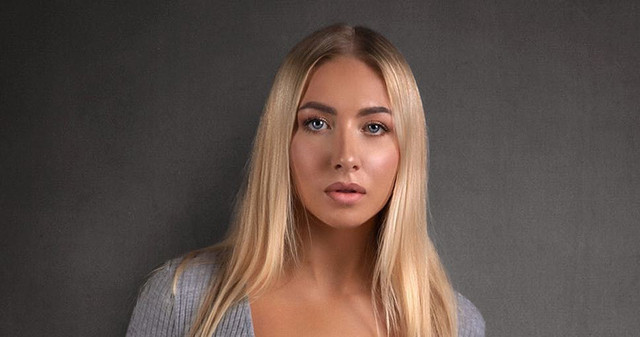 Amanda-Ries-Wallpapers-Insta-Fit-Bio.jpg