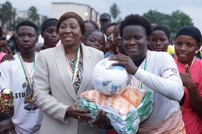 Illustration - Football féminin U15 : Glory FC de Yopougon décroche le tout premier trophée Kandia Camara