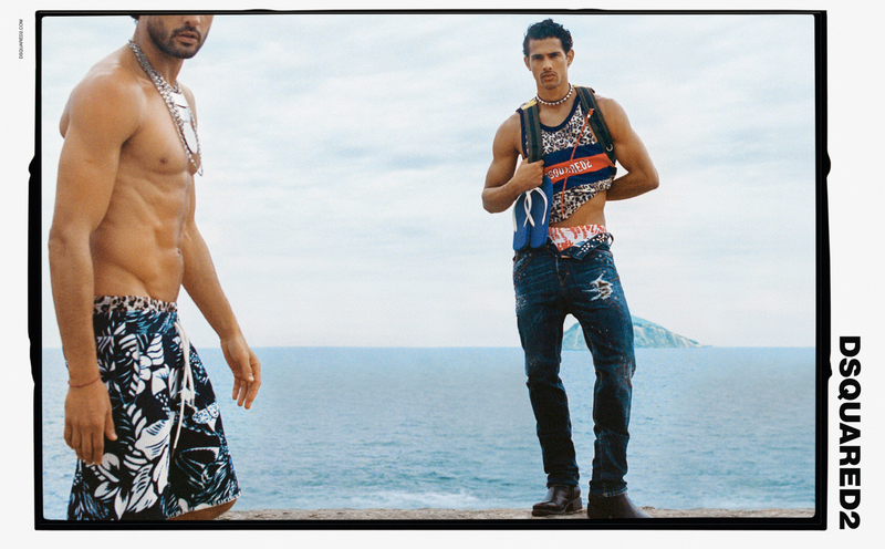 Modelli con look denim e beachwear nella campagna Dsquared2 SS26