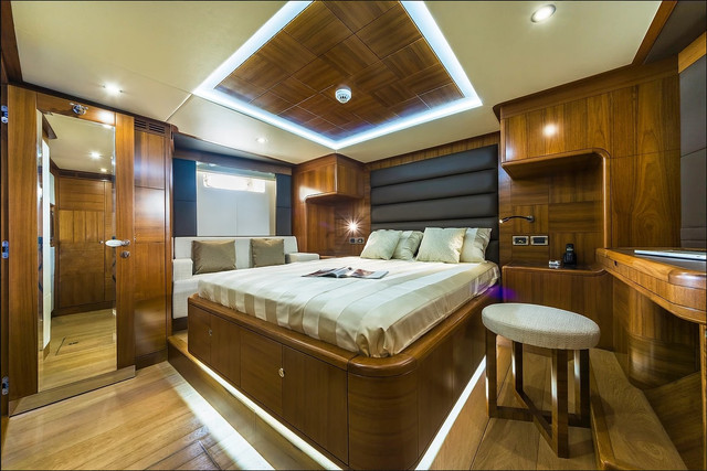 Dubai-Yachts.jpg