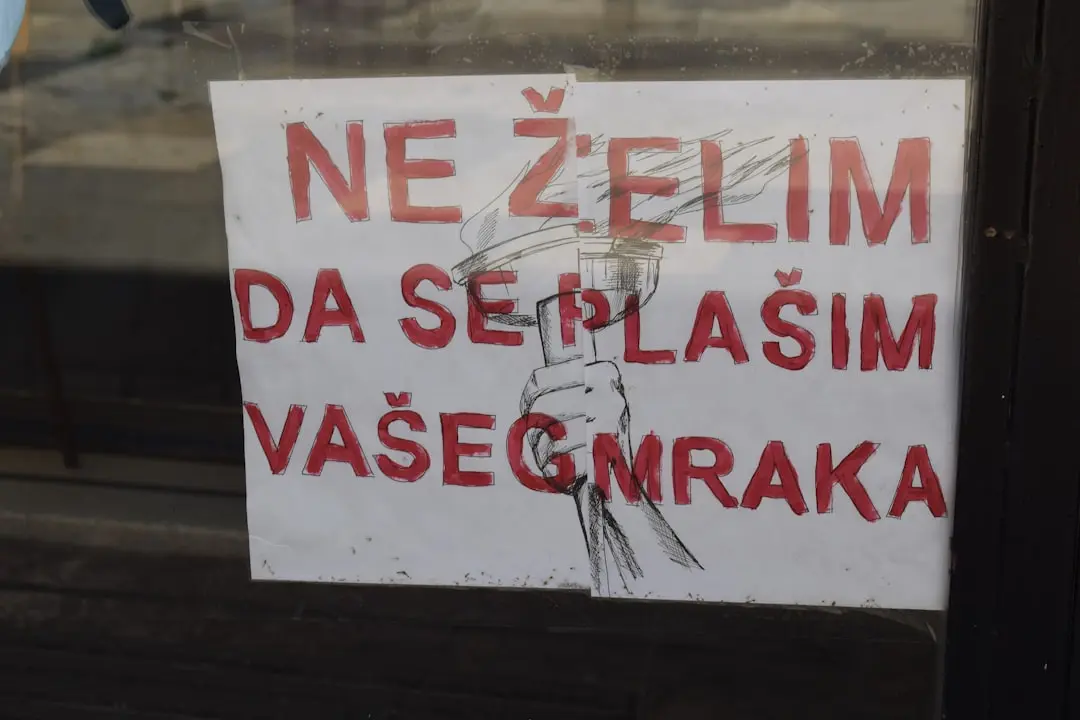 O schimbare îndrăzneață a baiei cu un pop de culoare