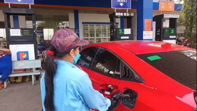 Giá xăng dầu hôm nay 11 8 Xung đột Trung Đông kinh tế thế giới kéo giá dầu tăng tốc