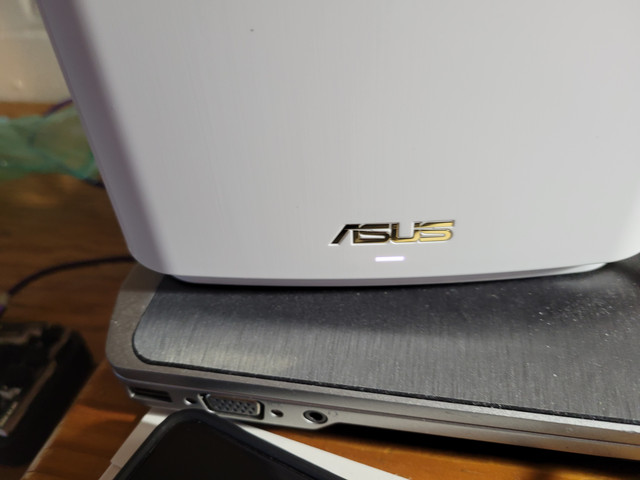 Asus-XT8-Front-Indicator-Light