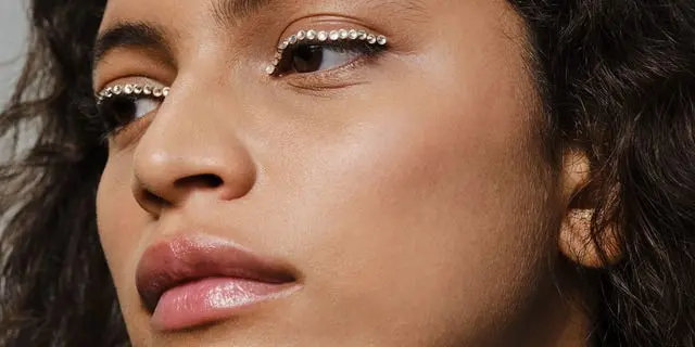Dior’s Crystal Eyeliner: A Glamorous Trend for Modern Beauty