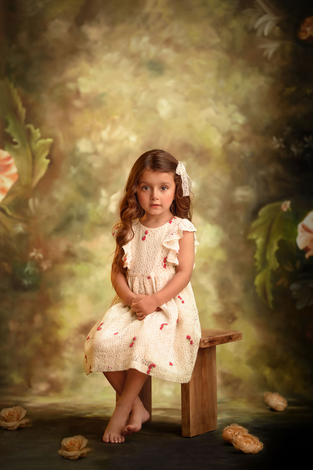 پرتره خانوادگی مینیمال در مشهد - عکاسی خانواده در آتلیه کودک نویسا مشهد