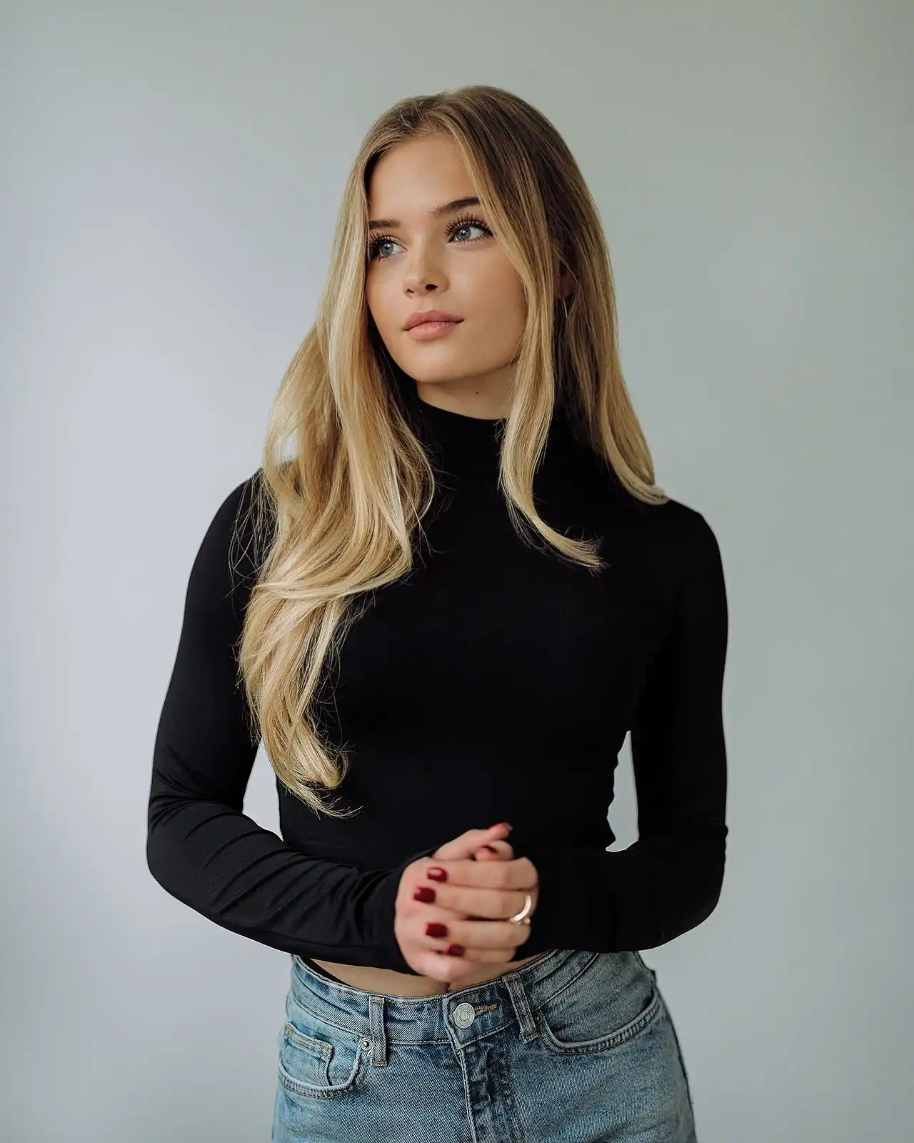 Veronika-Miller-Wallpapers-Insta-Sport-Bio-6