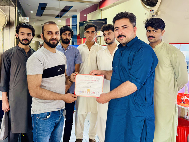 Mobile Repairing Course i Smart Training Institute (28).jpg