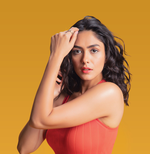 Mrunal-Thakur-UHD-14