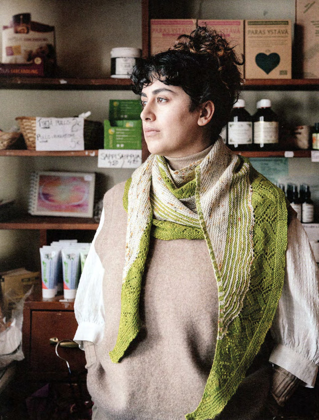 Laine-52-Weeks-of-Shawls-2022-26