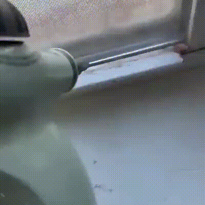 Senioro SteamClean Pro curățând cu abur
