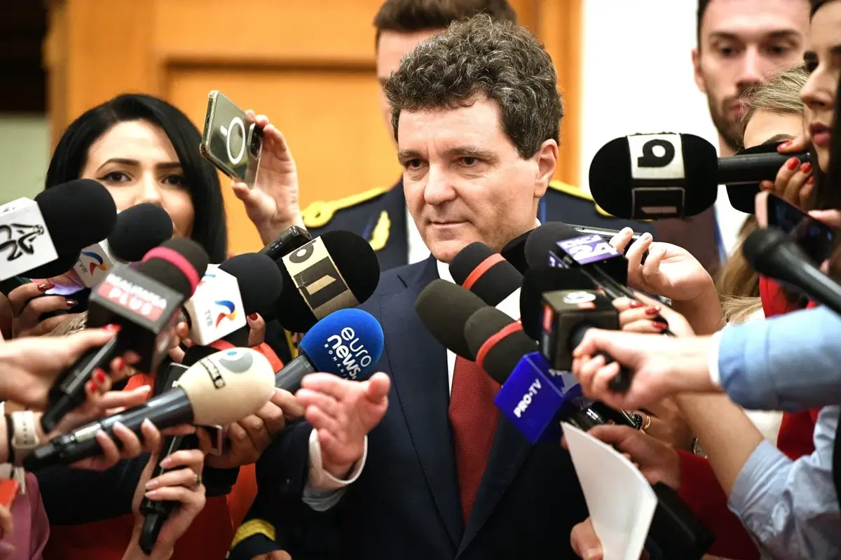 Nicușor Dan, acuzat că e mușamalizat: „Măcar să clipească
