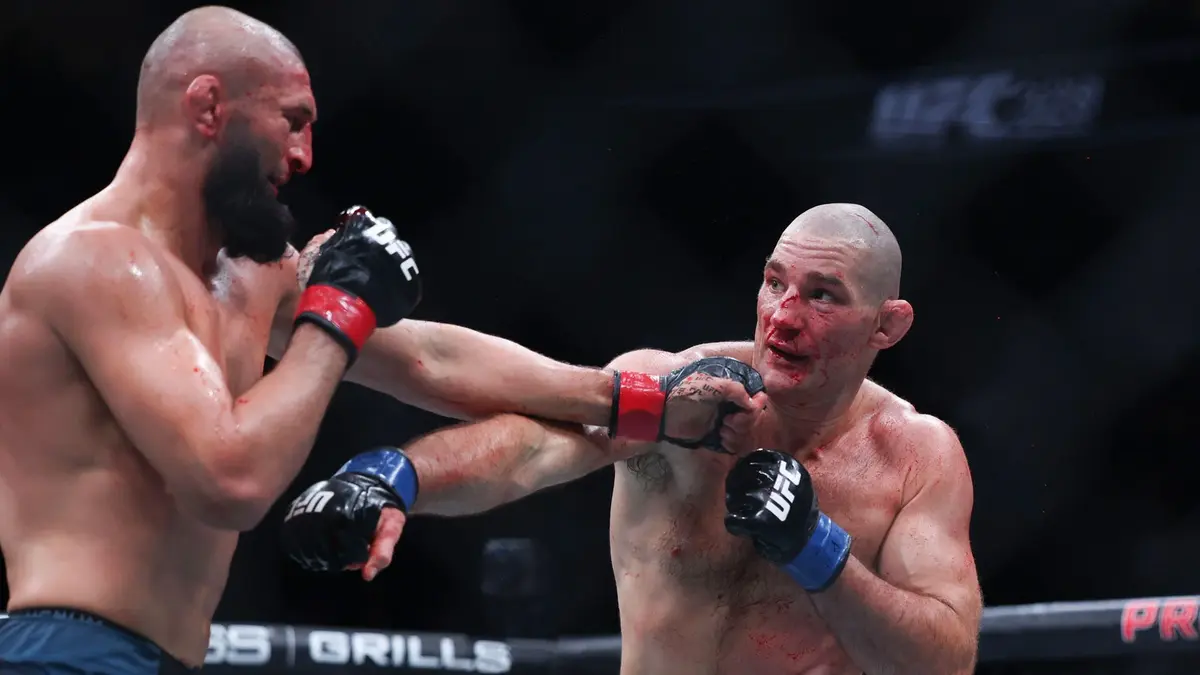 UFC 328: Strickland Wins Middleweight Title in Thrilling Split Decision