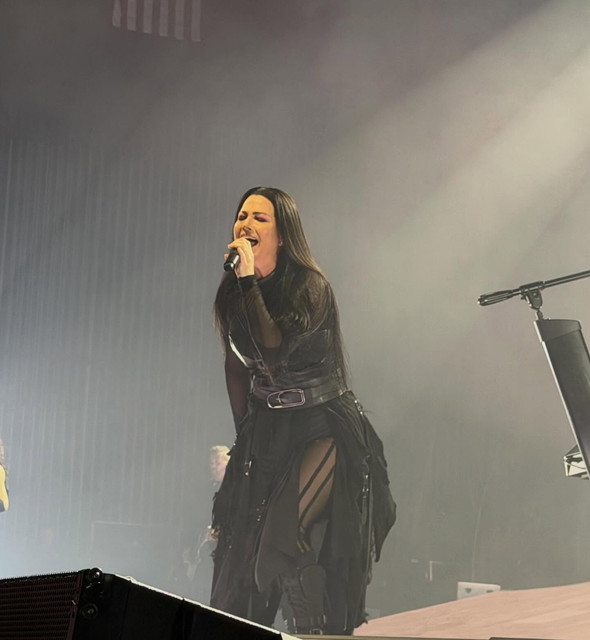 Nikki Raup 001