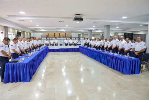 Nuevo director general de la Policía Nacional encabeza encuentro con los mandos de la institución y fortalece el liderazgo, la unidad y el compromiso institucional.   .