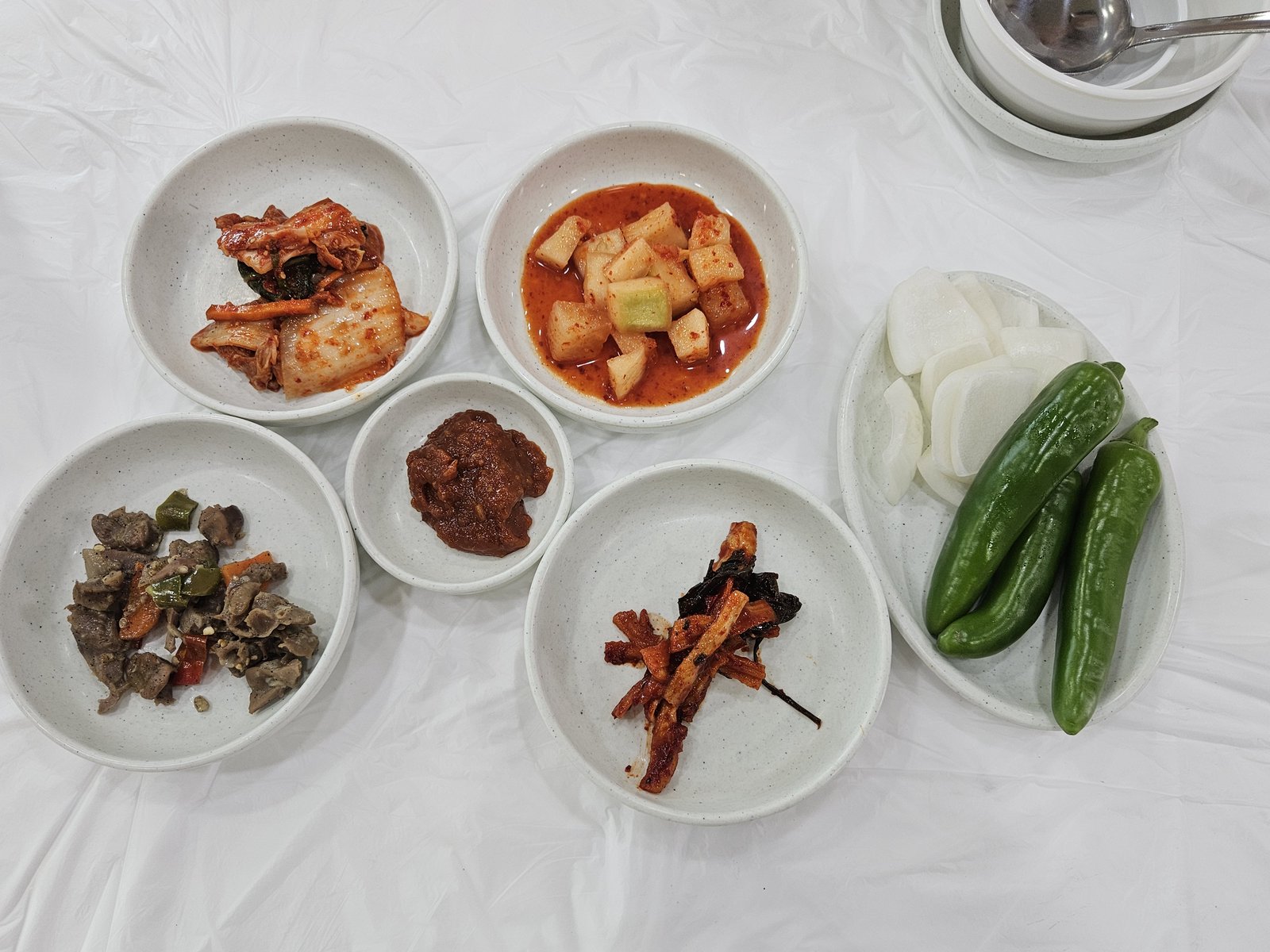 수림삼계탕 반여점 기본 반찬 구성