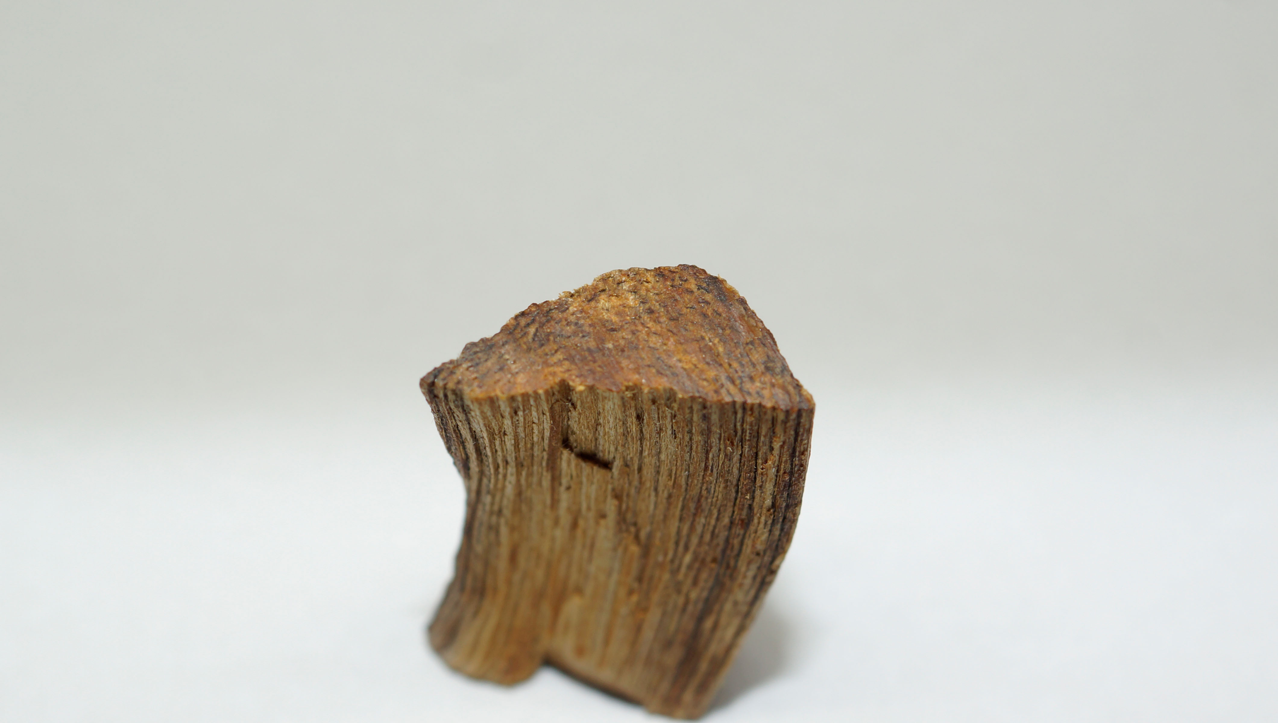 [Ouddict.com] Oud Wood