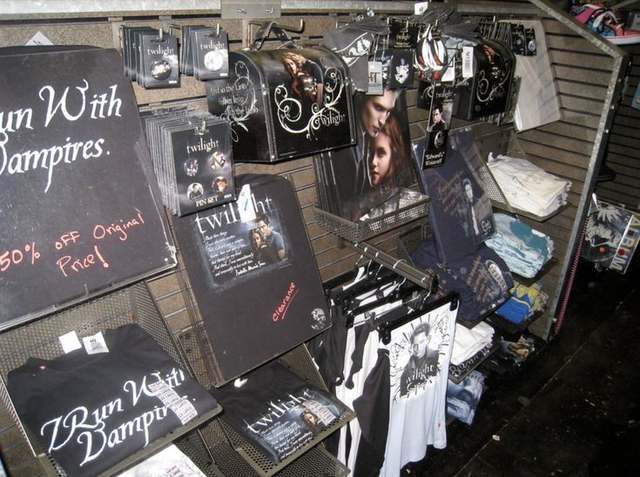 twilight display at hot topic