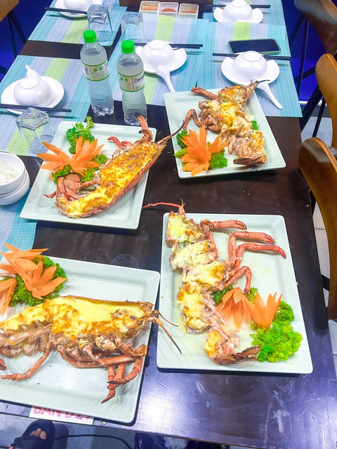 Tôm hùm nướng phô mai trong chuyến Summer Trip