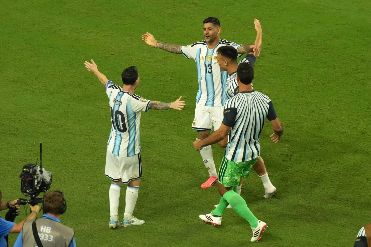الأرجنتين تتأهل بصعوبة إلى ثمن نهائي المونديال