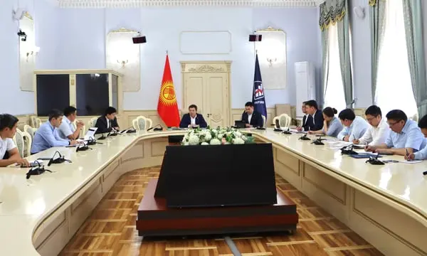 Kyrgyz State Banks Drop 131 Clients Over Sanctions Risk