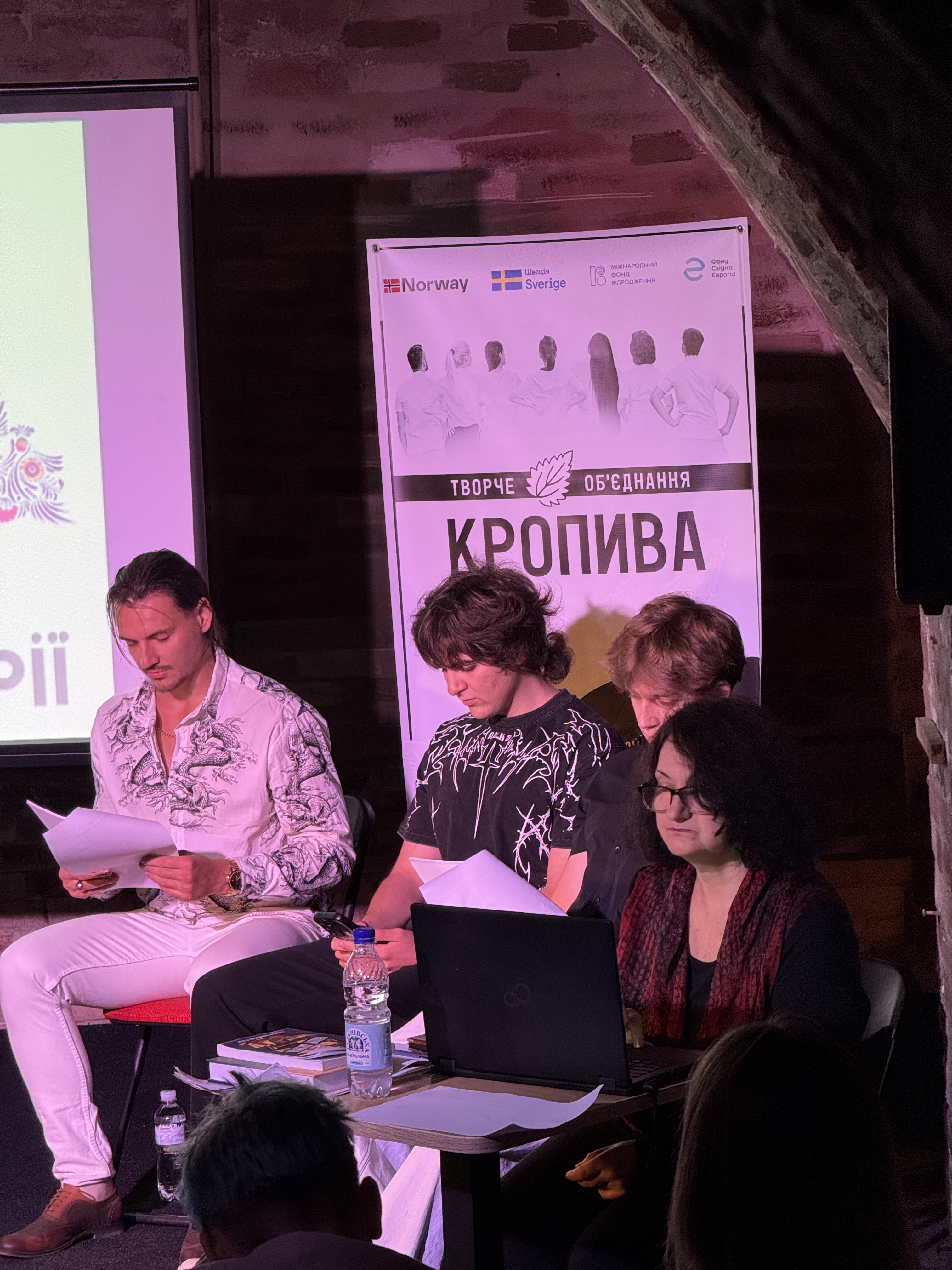 У Кропивницькому читали нову п’єсу Неди Нежданої «Час вандалів...». Мельпомена Таврії. Новини Культури. Новини Кропивницького і Кіровоградської області. Перша електронна газета