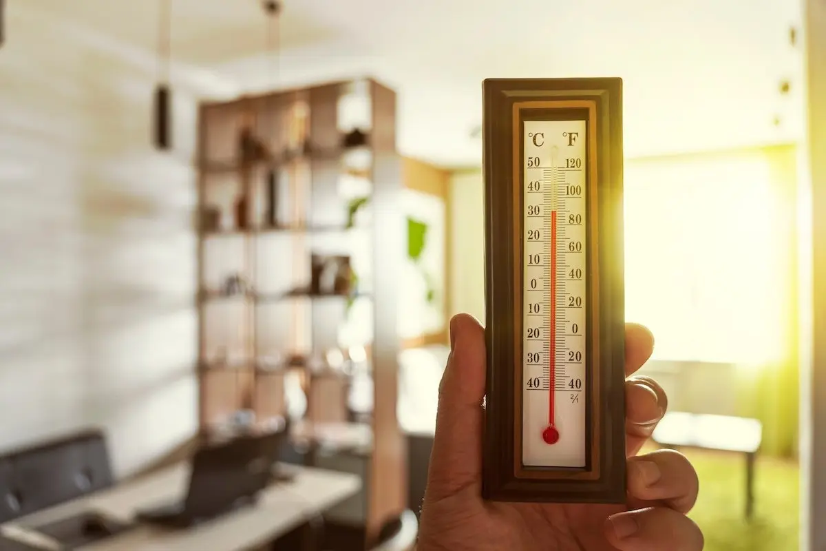 Obiceiuri zilnice care îți transformă casa într-un cuptor