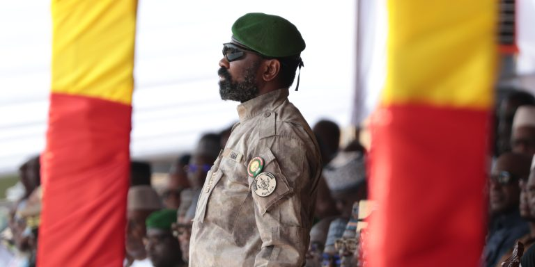 Illustration - Le JNIM brûle des camions de vivres et bloque les routes de Bamako, la capitale malienne assiégée économiquement