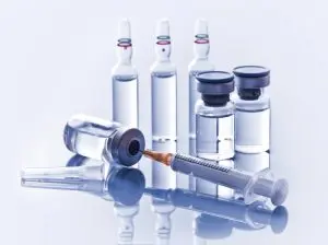 Vaccin dezvoltat integral de inteligență artificială testat pe oameni pentru prima dată