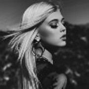 Loren-Gray-Queen