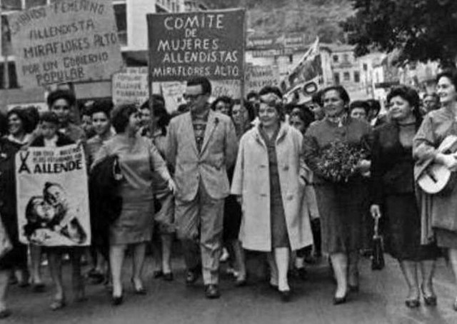 allende-muj.jpg