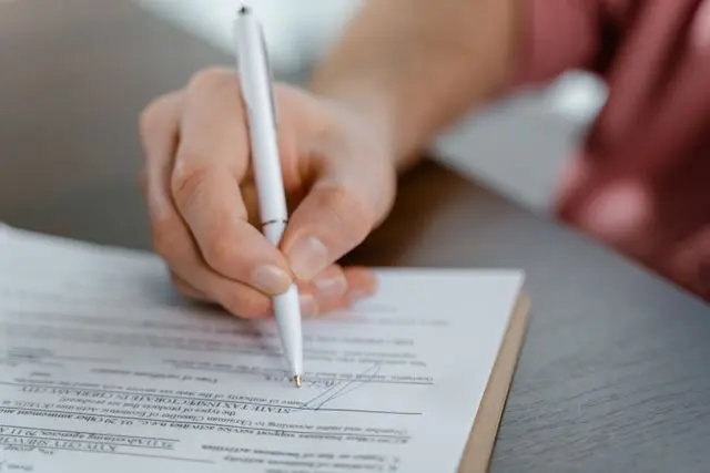 Obligații fiscale și deduceri la contractul de mandat