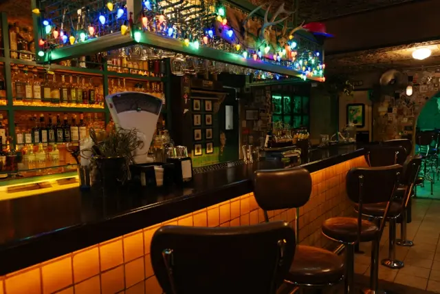 Pub rock atmosphere