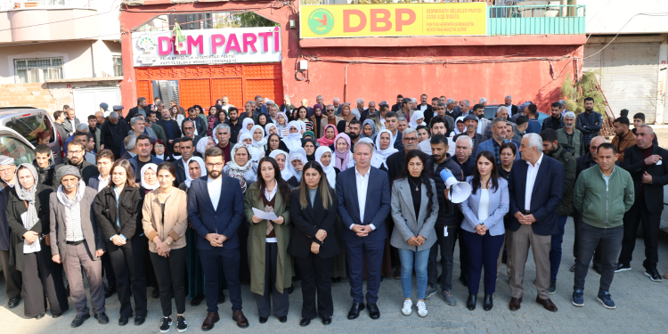 Cizre belediye eşbaşkanlarının tehdit edilmesine tepki: Sorumlular hesap vermeli Cizre belediye eşbaşkanlarının tehdit edilmesine tepki: Sorumlular hesap vermeli