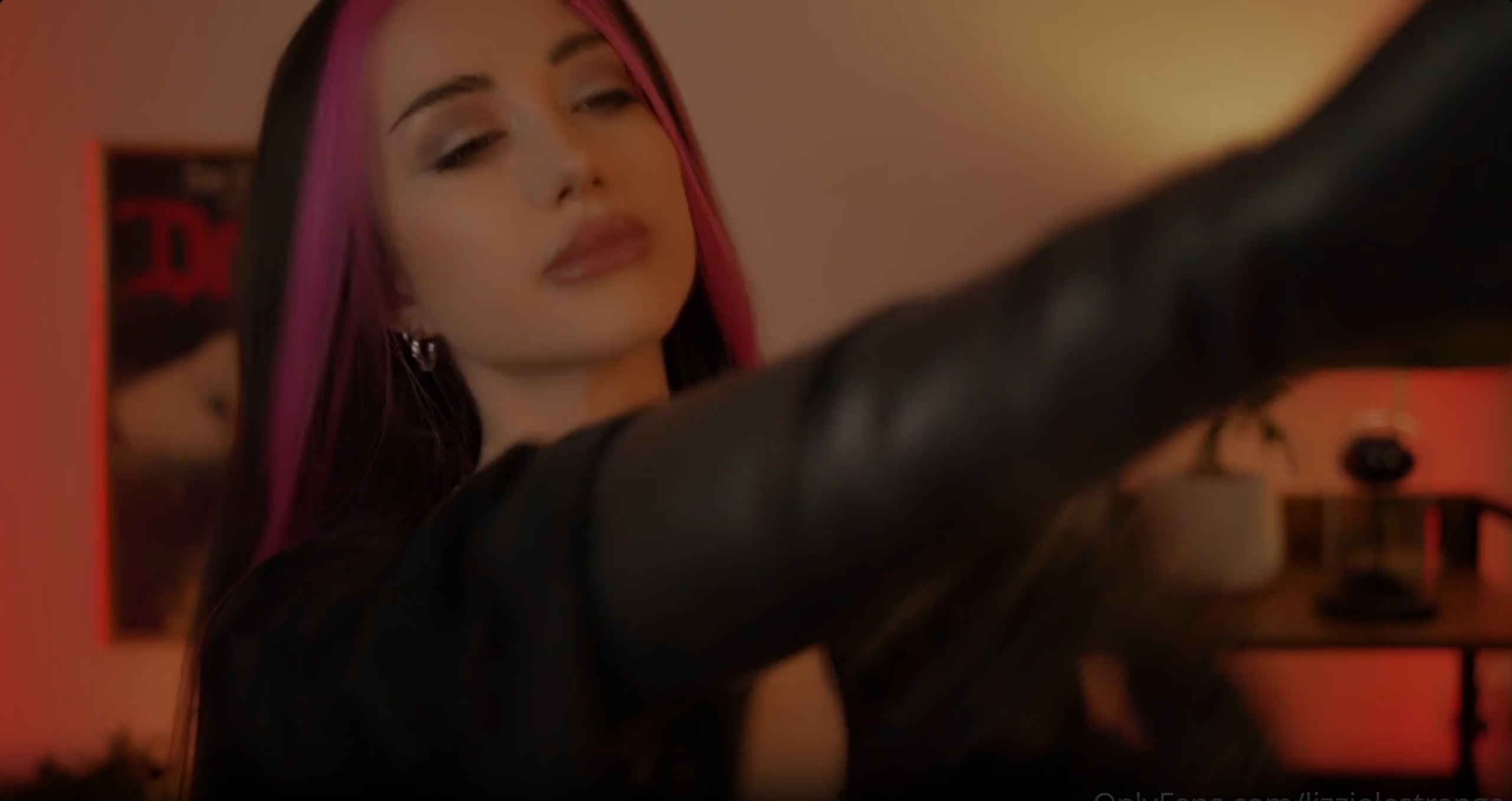 Mouthsounds ASMR [ Lizzielestrange ]