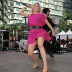 Jeanette Biedermann danced while singing UPSKIRTSTARS (2)