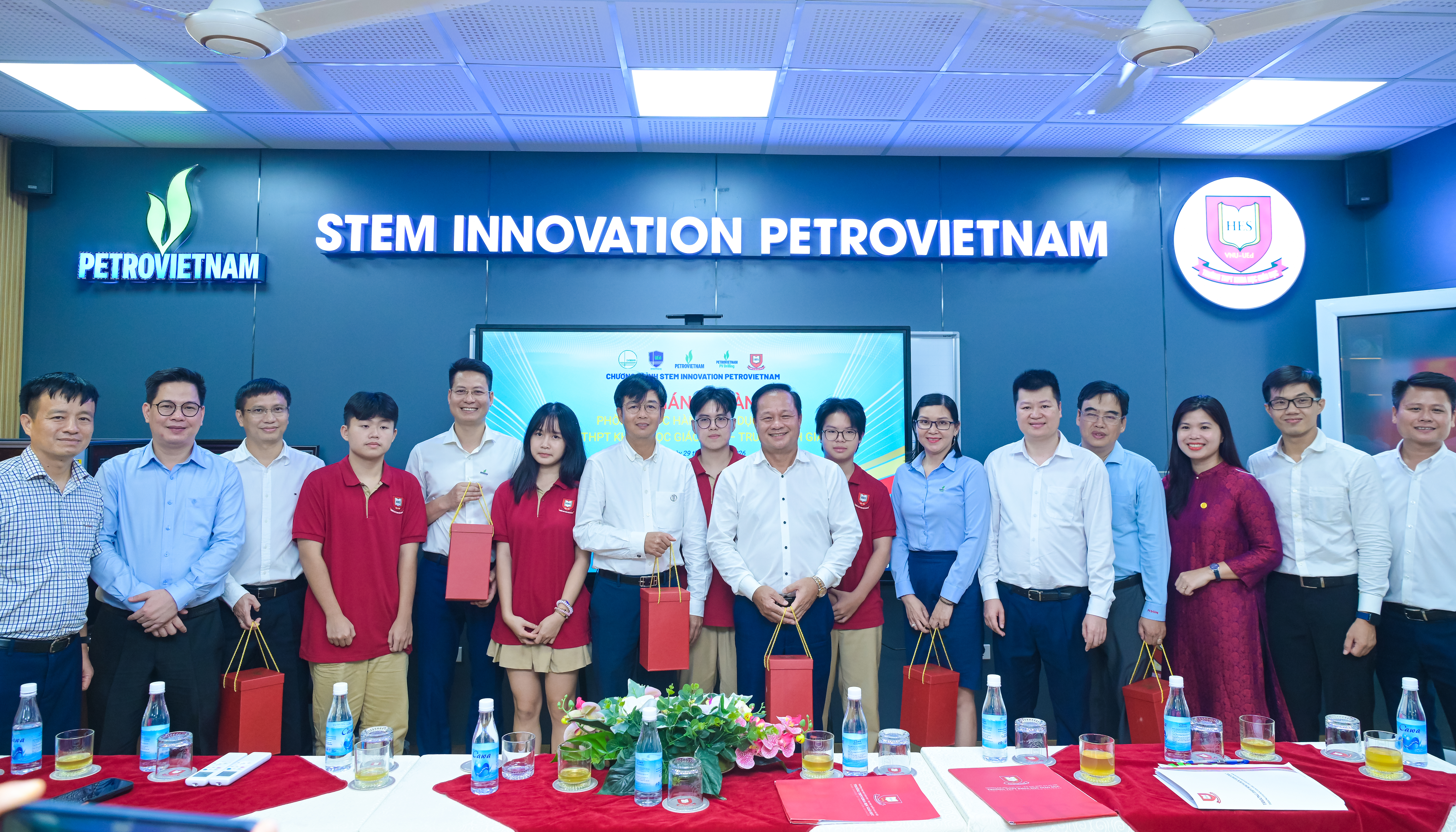 Lễ khánh thành phòng STEM HES 13