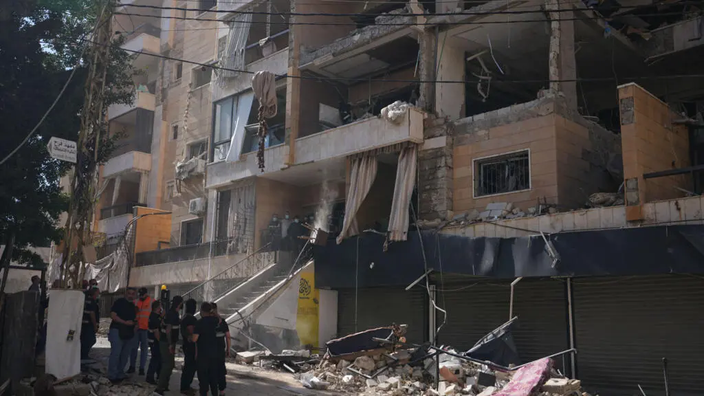 Israeli Strikes Kill 14 in Southern Lebanon