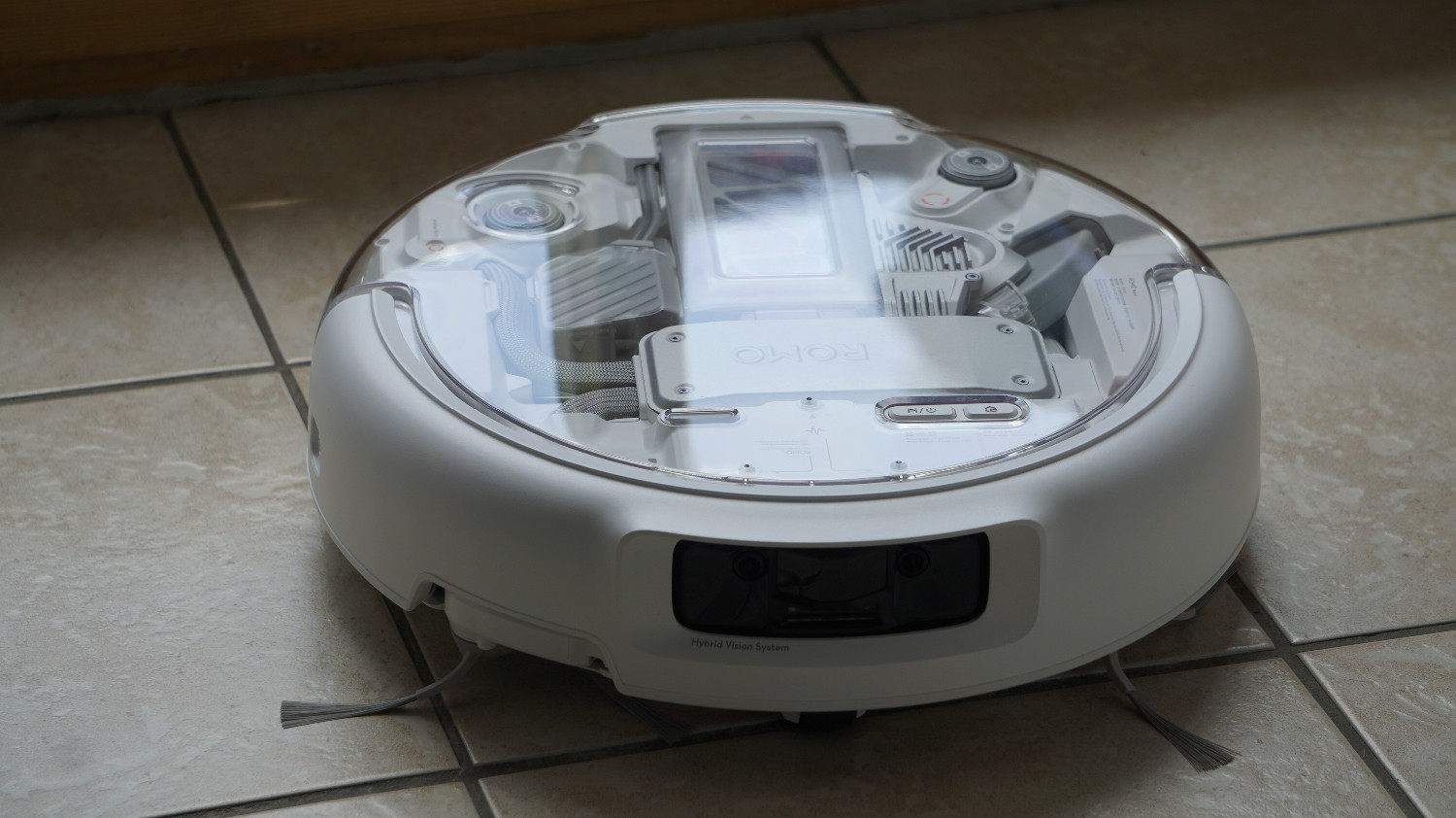 Der DJI ROMO P im Test: Fahrender Schaukasten & starker Saugroboter thumbnail